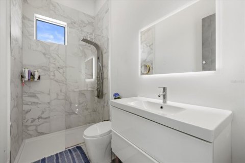 House in Sarasota, Florida 8 bedrooms, 824.51 sq.m. № 1758244 - photo 24
