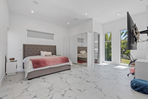 House in Sarasota, Florida 8 bedrooms, 824.51 sq.m. № 1758244 - photo 23