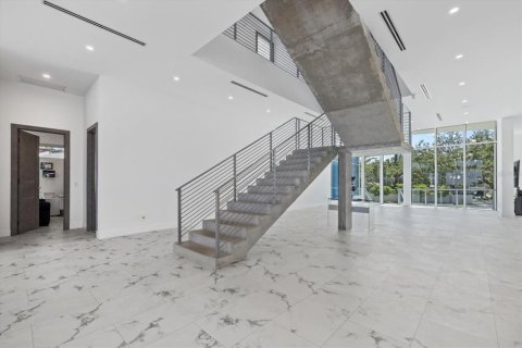 House in Sarasota, Florida 8 bedrooms, 824.51 sq.m. № 1758244 - photo 5