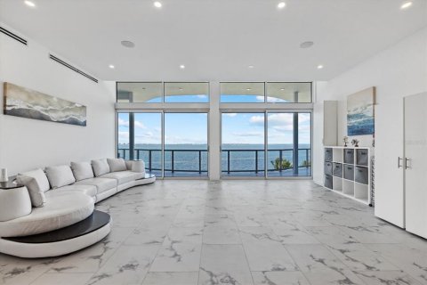 House in Sarasota, Florida 8 bedrooms, 824.51 sq.m. № 1758244 - photo 22