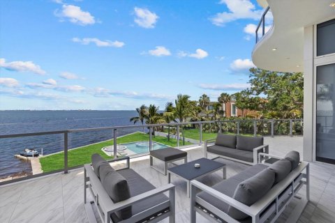 House in Sarasota, Florida 8 bedrooms, 824.51 sq.m. № 1758244 - photo 16