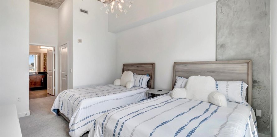 Condominio en West Palm Beach, Florida, 2 dormitorios № 1077761