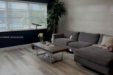 Снять в аренду кондоминиум в Майами, Флорида 1 спальня, 88.63м2, № 2047527 - фото 3