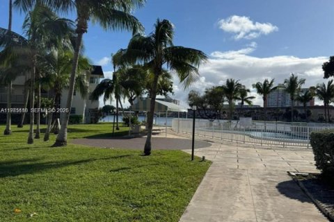 Снять в аренду кондоминиум в Майами, Флорида 1 спальня, 88.63м2, № 2047527 - фото 18