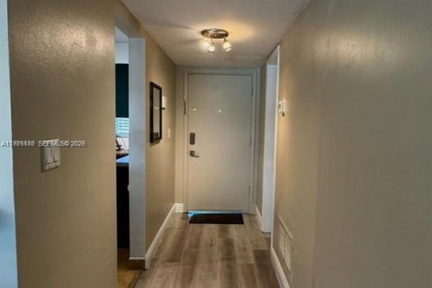 Снять в аренду кондоминиум в Майами, Флорида 1 спальня, 88.63м2, № 2047527 - фото 9