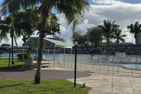 Снять в аренду кондоминиум в Майами, Флорида 1 спальня, 88.63м2, № 2047527 - фото 20