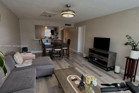 Кондоминиум с 1 спальней в Майами, Флорида № 2047527