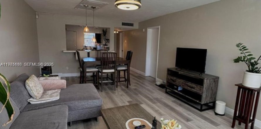 Кондоминиум с 1 спальней в Майами, Флорида № 2047527