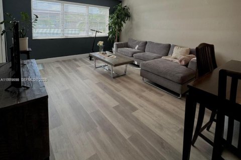 Снять в аренду кондоминиум в Майами, Флорида 1 спальня, 88.63м2, № 2047527 - фото 2