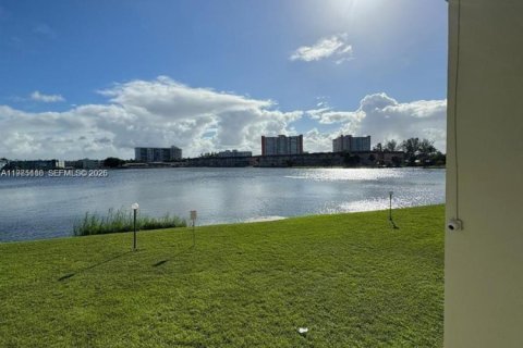 Снять в аренду кондоминиум в Майами, Флорида 1 спальня, 88.63м2, № 2047527 - фото 22