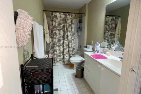 Купить кондоминиум в Хайалиа, Флорида 3 спальни, 110.18м2, № 2089347 - фото 13