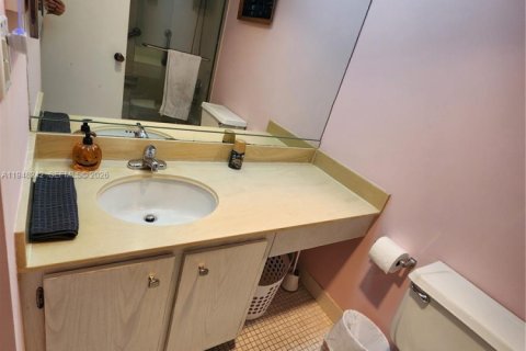 Condominio en alquiler en Sunny Isles Beach, Florida, 55.28 m2 № 2004211 - foto 9