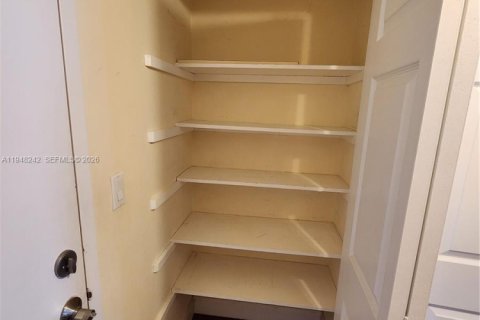 Condominio en alquiler en Sunny Isles Beach, Florida, 55.28 m2 № 2004211 - foto 11