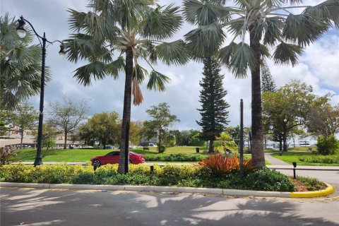 Condominio en alquiler en Sunny Isles Beach, Florida, 55.28 m2 № 2004211 - foto 22