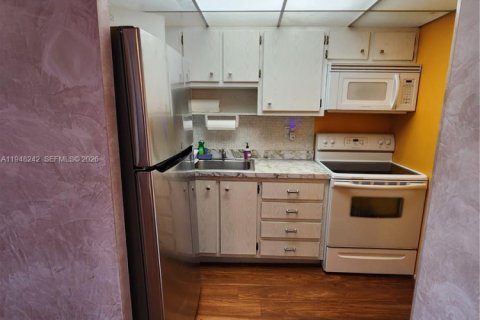 Condominio en alquiler en Sunny Isles Beach, Florida, 55.28 m2 № 2004211 - foto 8