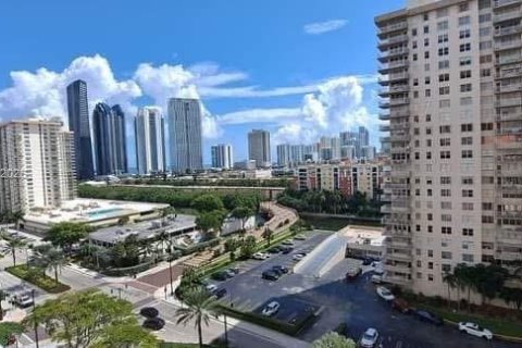 Студия в кондо в Санни-Айлс-Бич, Флорида № 2004211