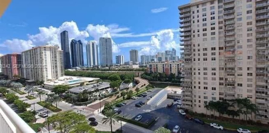 Студия в кондо в Санни-Айлс-Бич, Флорида № 2004211