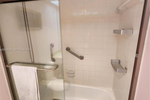 Condominio en alquiler en Sunny Isles Beach, Florida, 55.28 m2 № 2004211 - foto 10