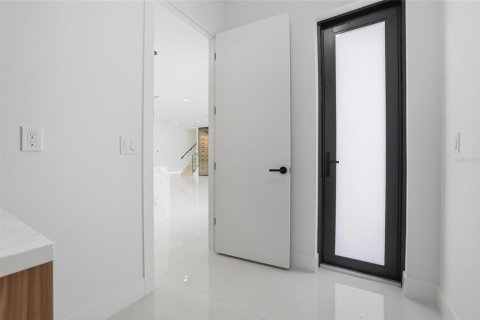 House in Tampa, Florida 4 bedrooms, 362.32 sq.m. № 2098909 - photo 23