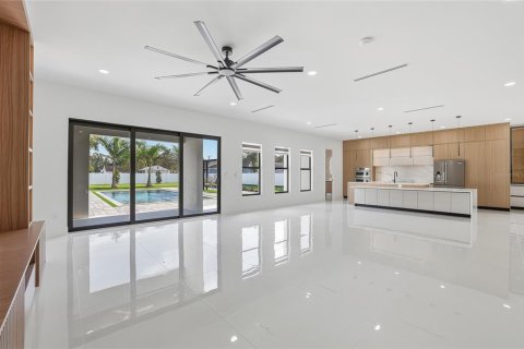 House in Tampa, Florida 4 bedrooms, 362.32 sq.m. № 2098909 - photo 28
