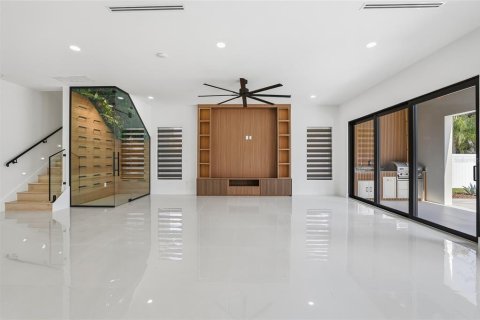 House in Tampa, Florida 4 bedrooms, 362.32 sq.m. № 2098909 - photo 25