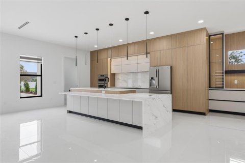 House in Tampa, Florida 4 bedrooms, 362.32 sq.m. № 2098909 - photo 15