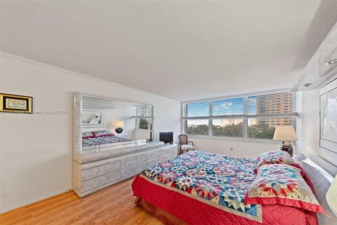 Condo in Hollywood, Florida, 2 bedrooms  № 2054219 - photo 20