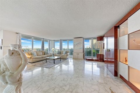 Condo in Hollywood, Florida, 2 bedrooms  № 2054219 - photo 4