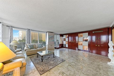 Condo in Hollywood, Florida, 2 bedrooms  № 2054219 - photo 5