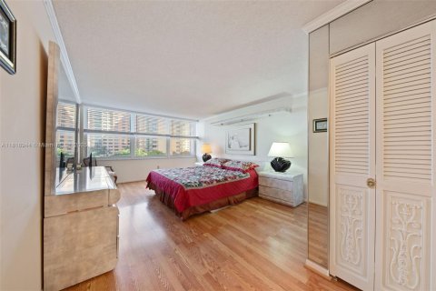 Condo in Hollywood, Florida, 2 bedrooms  № 2054219 - photo 22