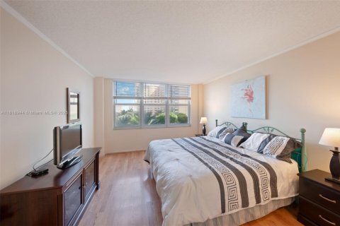 Condo in Hollywood, Florida, 2 bedrooms  № 2054219 - photo 30