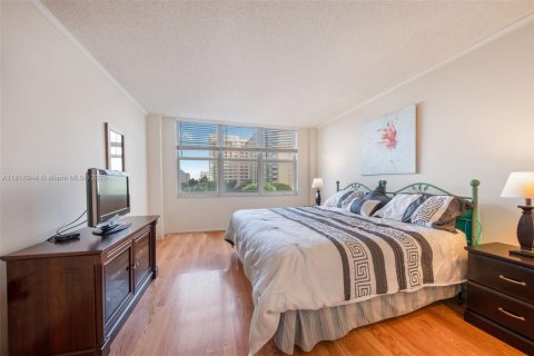 Condo in Hollywood, Florida, 2 bedrooms  № 2054219 - photo 29