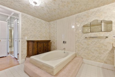 Condo in Hollywood, Florida, 2 bedrooms  № 2054219 - photo 28