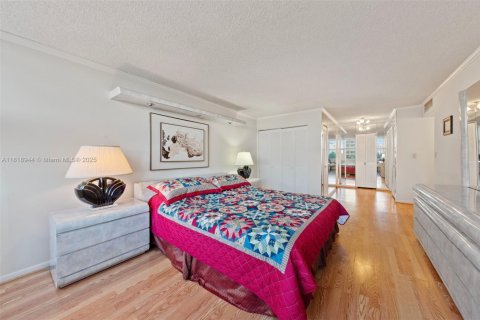 Condo in Hollywood, Florida, 2 bedrooms  № 2054219 - photo 23