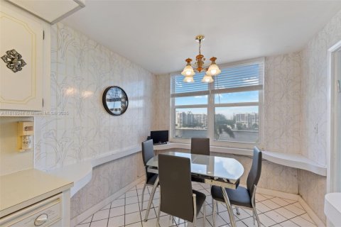 Condo in Hollywood, Florida, 2 bedrooms  № 2054219 - photo 14