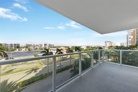 Condo in Hollywood, Florida, 2 bedrooms  № 2054219 - photo 16