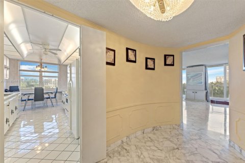 Condo in Hollywood, Florida, 2 bedrooms  № 2054219 - photo 2