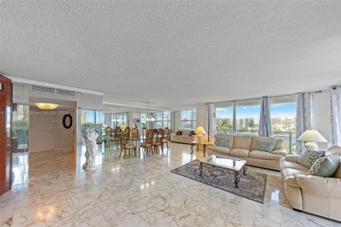 Condo in Hollywood, Florida, 2 bedrooms  № 2054219 - photo 6