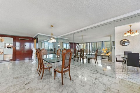 Condo in Hollywood, Florida, 2 bedrooms  № 2054219 - photo 8
