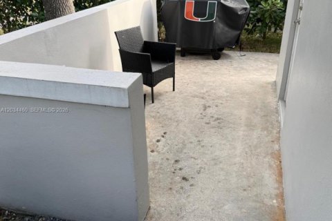 Casa en alquiler en Coral Gables, Florida, 3 dormitorios, 178.47 m2 № 2085350 - foto 3
