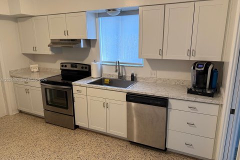 Casa en alquiler en Coral Gables, Florida, 3 dormitorios, 178.47 m2 № 2085350 - foto 12