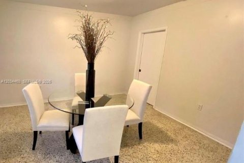 Casa en alquiler en Coral Gables, Florida, 3 dormitorios, 178.47 m2 № 2085350 - foto 6