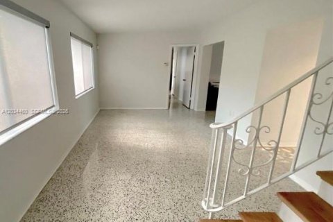 Casa en alquiler en Coral Gables, Florida, 3 dormitorios, 178.47 m2 № 2085350 - foto 10