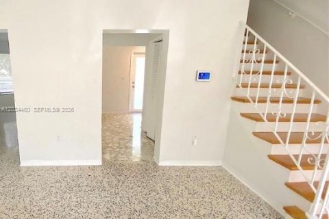 Casa en alquiler en Coral Gables, Florida, 3 dormitorios, 178.47 m2 № 2085350 - foto 9
