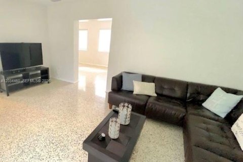Casa en alquiler en Coral Gables, Florida, 3 dormitorios, 178.47 m2 № 2085350 - foto 7