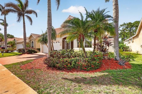 House in Port St. Lucie, Florida 3 bedrooms, 173.08 sq.m. № 2175672 - photo 3