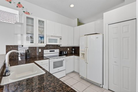 House in Port St. Lucie, Florida 3 bedrooms, 173.08 sq.m. № 2175672 - photo 16