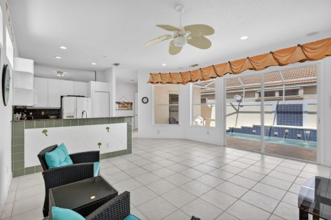 House in Port St. Lucie, Florida 3 bedrooms, 173.08 sq.m. № 2175672 - photo 14