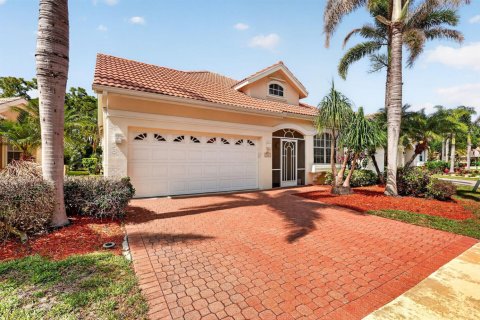 House in Port St. Lucie, Florida 3 bedrooms, 173.08 sq.m. № 2175672 - photo 2