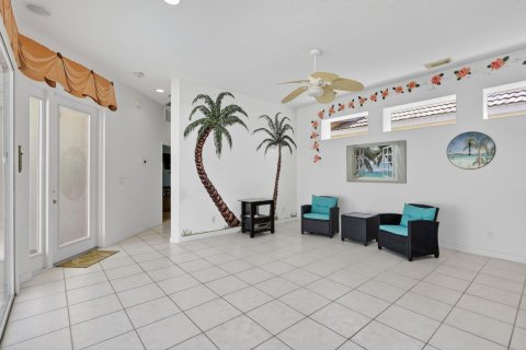 House in Port St. Lucie, Florida 3 bedrooms, 173.08 sq.m. № 2175672 - photo 13